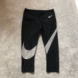 Nike Dri-fit Capri leggings